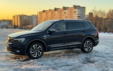 Volkswagen Tiguan II, 2019 год, 3 880 000 рублей, 4 фотография