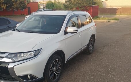 Mitsubishi Outlander III рестайлинг 3, 2015 год, 1 900 000 рублей, 1 фотография