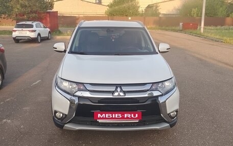 Mitsubishi Outlander III рестайлинг 3, 2015 год, 1 900 000 рублей, 2 фотография