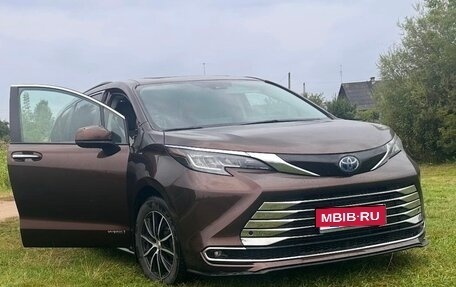 Toyota Sienna, 2021 год, 4 550 000 рублей, 1 фотография