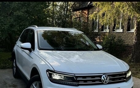 Volkswagen Tiguan II, 2017 год, 2 600 000 рублей, 2 фотография