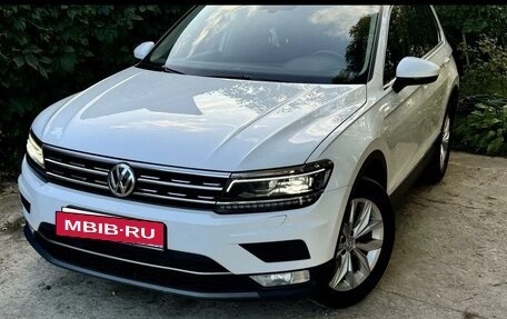 Volkswagen Tiguan II, 2017 год, 2 600 000 рублей, 4 фотография