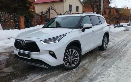 Toyota Highlander, 2024 год, 5 700 000 рублей, 3 фотография