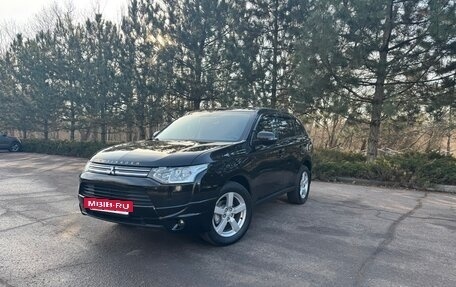 Mitsubishi Outlander III рестайлинг 3, 2013 год, 1 790 000 рублей, 2 фотография