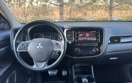 Mitsubishi Outlander III рестайлинг 3, 2013 год, 1 790 000 рублей, 10 фотография