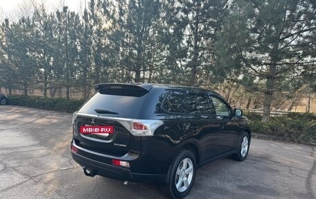 Mitsubishi Outlander III рестайлинг 3, 2013 год, 1 790 000 рублей, 5 фотография