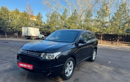 Mitsubishi Outlander III рестайлинг 3, 2013 год, 1 790 000 рублей, 7 фотография