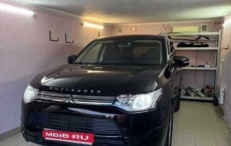 Mitsubishi Outlander III рестайлинг 3, 2013 год, 1 790 000 рублей, 25 фотография