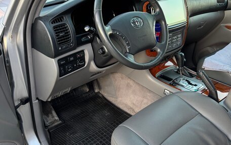 Toyota Land Cruiser 100 рестайлинг 2, 2006 год, 2 900 000 рублей, 13 фотография