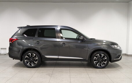 Mitsubishi Outlander III рестайлинг 3, 2021 год, 3 140 000 рублей, 4 фотография