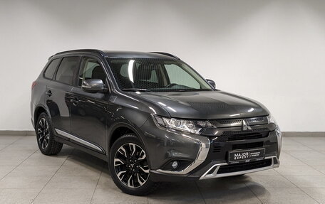 Mitsubishi Outlander III рестайлинг 3, 2021 год, 3 140 000 рублей, 3 фотография