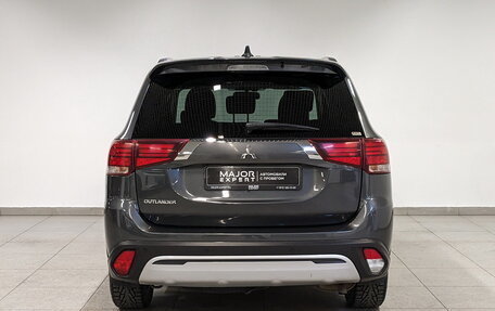 Mitsubishi Outlander III рестайлинг 3, 2021 год, 3 140 000 рублей, 6 фотография