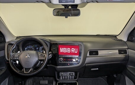 Mitsubishi Outlander III рестайлинг 3, 2021 год, 3 140 000 рублей, 16 фотография