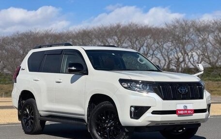 Toyota Land Cruiser Prado 150 рестайлинг 2, 2022 год, 3 900 000 рублей, 1 фотография