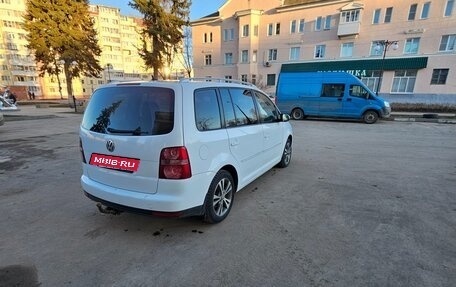 Volkswagen Touran III, 2010 год, 860 000 рублей, 3 фотография