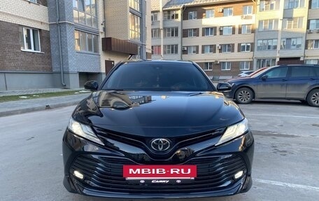 Toyota Camry, 2018 год, 3 290 000 рублей, 2 фотография