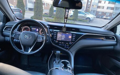 Toyota Camry, 2018 год, 3 290 000 рублей, 8 фотография