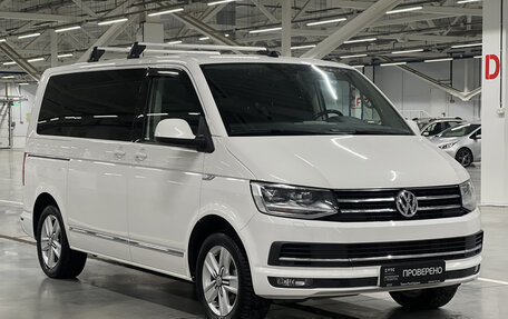 Volkswagen Multivan T6 рестайлинг, 2018 год, 3 359 000 рублей, 3 фотография