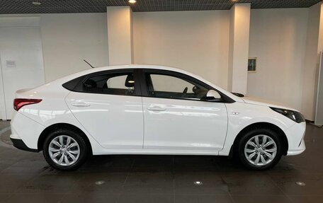 Hyundai Solaris II рестайлинг, 2021 год, 1 555 000 рублей, 2 фотография