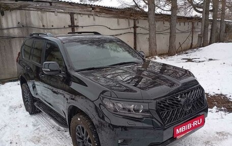 Toyota Land Cruiser Prado 150 рестайлинг 2, 2018 год, 5 090 000 рублей, 2 фотография