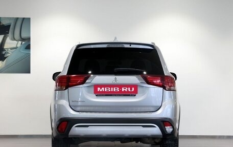 Mitsubishi Outlander III рестайлинг 3, 2020 год, 2 149 000 рублей, 6 фотография