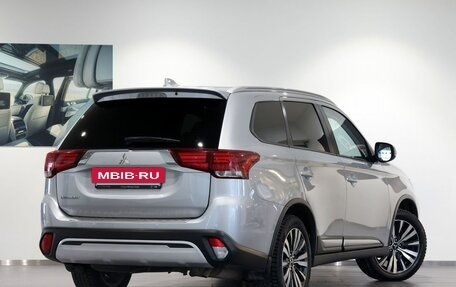 Mitsubishi Outlander III рестайлинг 3, 2020 год, 2 149 000 рублей, 5 фотография