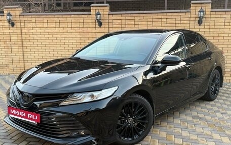 Toyota Camry, 2020 год, 3 230 000 рублей, 2 фотография