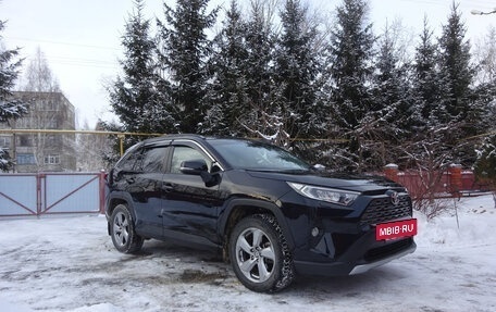 Toyota RAV4, 2019 год, 3 380 000 рублей, 2 фотография