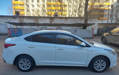 Hyundai Solaris II рестайлинг, 2018 год, 1 175 000 рублей, 2 фотография