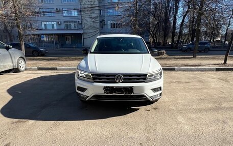 Volkswagen Tiguan II, 2019 год, 3 100 000 рублей, 3 фотография