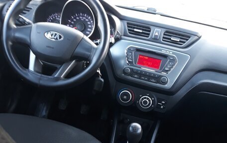 KIA Rio III рестайлинг, 2013 год, 950 000 рублей, 5 фотография