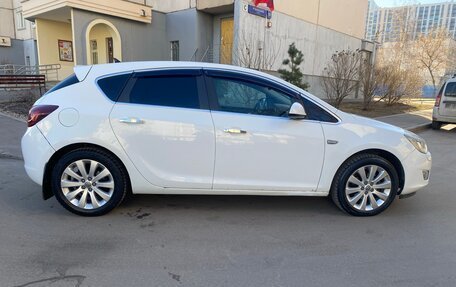 Opel Astra J, 2011 год, 685 000 рублей, 2 фотография