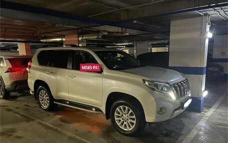 Toyota Land Cruiser Prado 150 рестайлинг 2, 2016 год, 4 150 000 рублей, 3 фотография