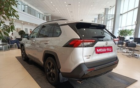 Toyota RAV4, 2021 год, 3 610 000 рублей, 7 фотография