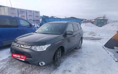 Mitsubishi Outlander III рестайлинг 3, 2013 год, 1 250 000 рублей, 4 фотография