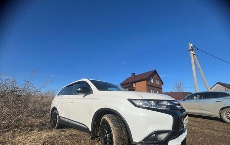 Mitsubishi Outlander III рестайлинг 3, 2017 год, 1 850 000 рублей, 5 фотография