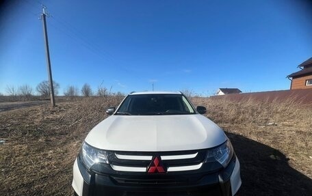 Mitsubishi Outlander III рестайлинг 3, 2017 год, 1 850 000 рублей, 3 фотография