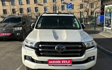 Toyota Land Cruiser 200, 2017 год, 6 750 000 рублей, 2 фотография