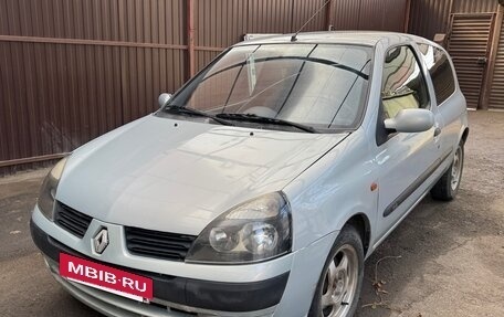 Renault Clio III, 2000 год, 260 000 рублей, 2 фотография