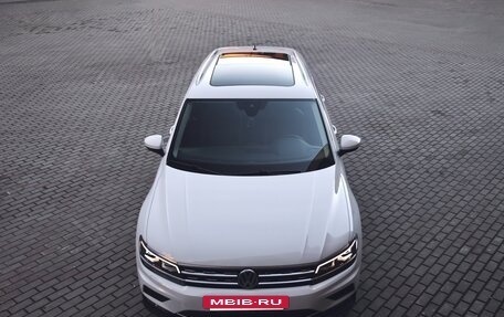 Volkswagen Tiguan II, 2019 год, 2 800 000 рублей, 2 фотография