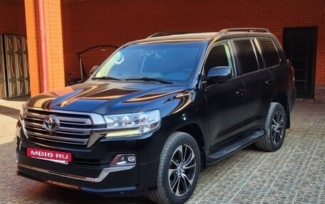 Toyota Land Cruiser 200, 2017 год, 7 500 000 рублей, 4 фотография