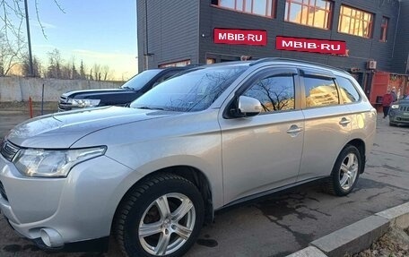 Mitsubishi Outlander III рестайлинг 3, 2013 год, 1 400 000 рублей, 1 фотография