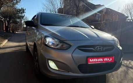 Hyundai Solaris II рестайлинг, 2011 год, 590 000 рублей, 1 фотография