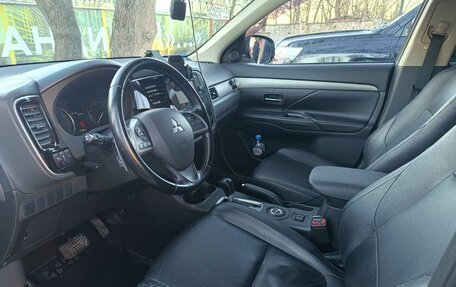 Mitsubishi Outlander III рестайлинг 3, 2013 год, 1 400 000 рублей, 6 фотография