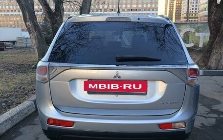 Mitsubishi Outlander III рестайлинг 3, 2013 год, 1 400 000 рублей, 3 фотография