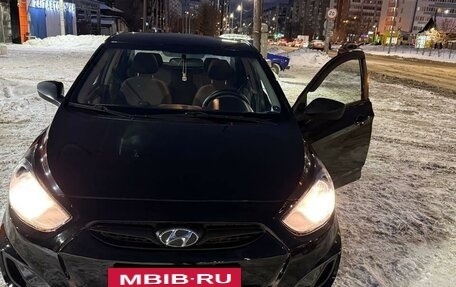 Hyundai Solaris II рестайлинг, 2013 год, 910 000 рублей, 2 фотография