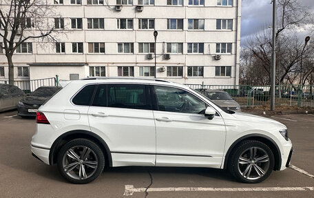 Volkswagen Tiguan II, 2018 год, 2 690 000 рублей, 1 фотография