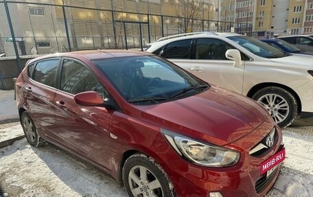 Hyundai Solaris II рестайлинг, 2012 год, 1 050 000 рублей, 2 фотография