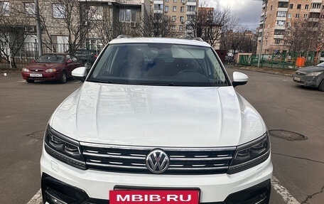 Volkswagen Tiguan II, 2018 год, 2 690 000 рублей, 3 фотография