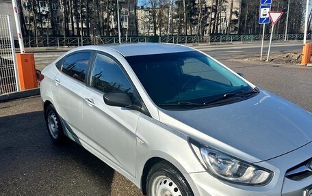 Hyundai Solaris II рестайлинг, 2012 год, 850 000 рублей, 4 фотография